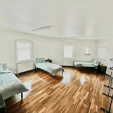Lejlighed 3 Zimmer-apartment, Optional 4 Zimmer, Fur Bis Zu 10 Gaste Hildesheim
