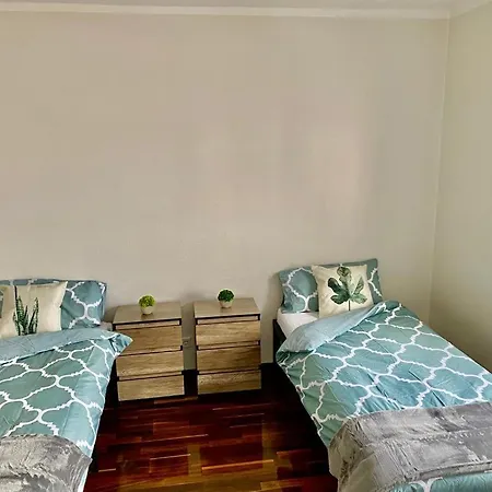 3 Zimmer-apartment, Optional 4 Zimmer, Fur Bis Zu 10 Gaste * Hildesheim